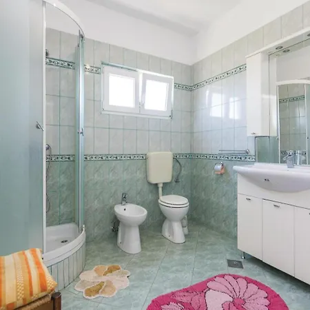 Two-bedroom In Poljica *
